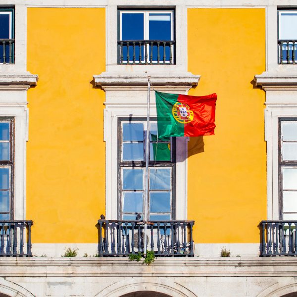 Obtain residency or citizenship in portugal by investment